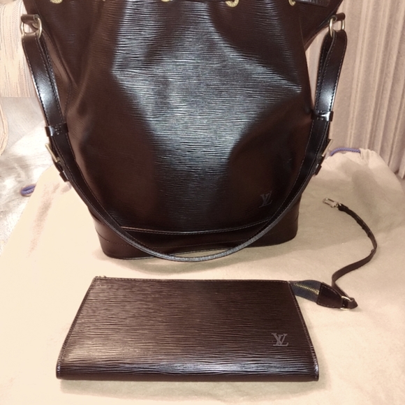 Louis Vuitton Noe Bag with detachable wallet - Picture 7 of 9